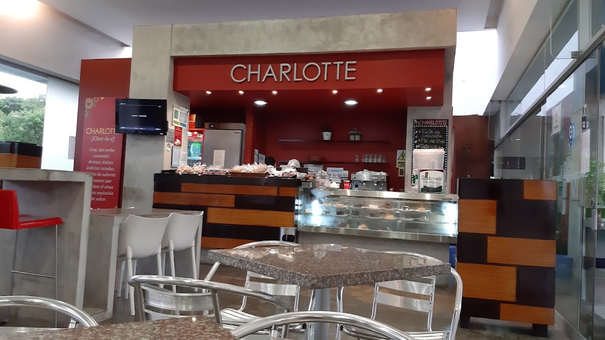 Charlotte - PUCP