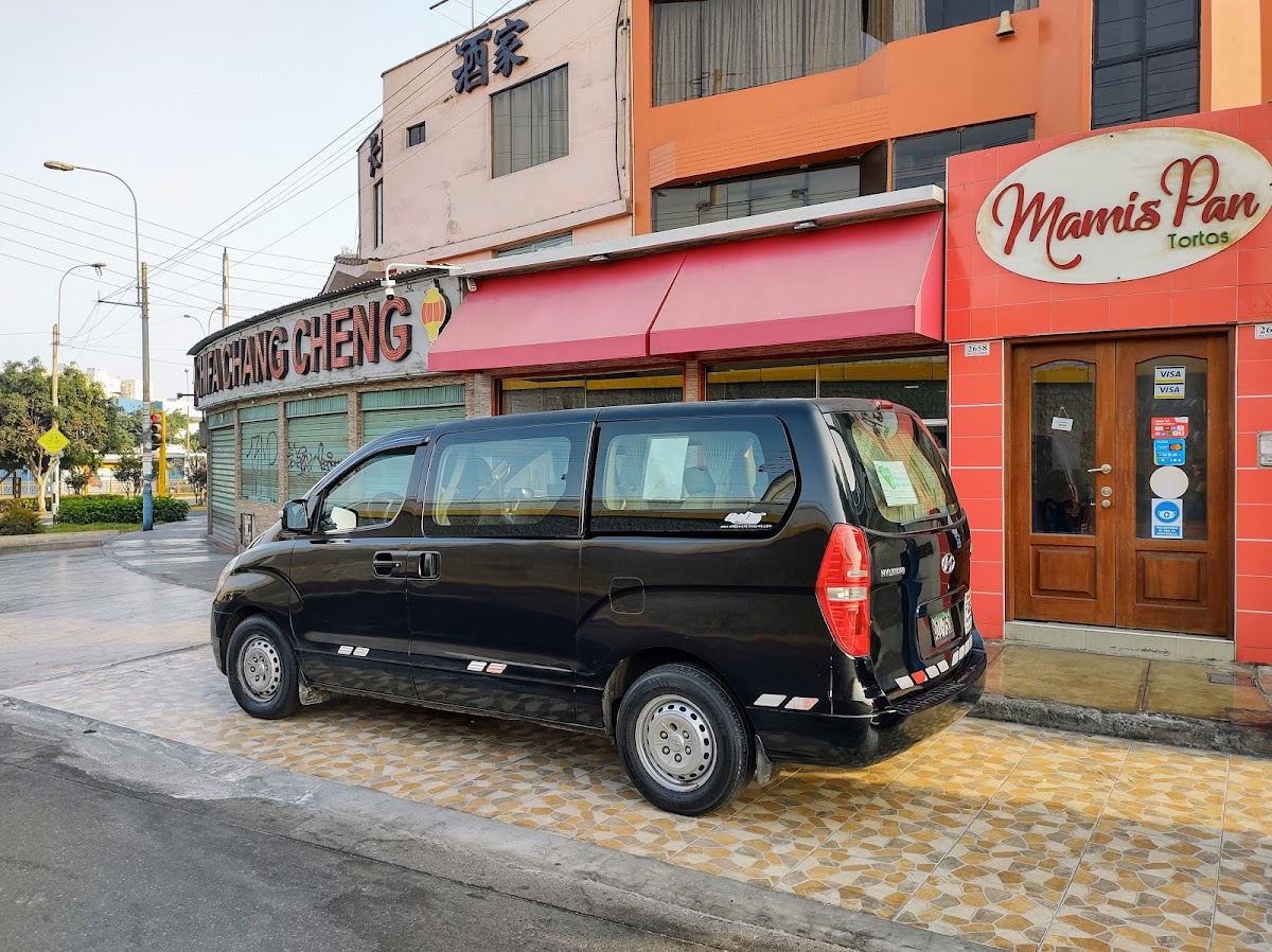Mamis Gelato y Cafe