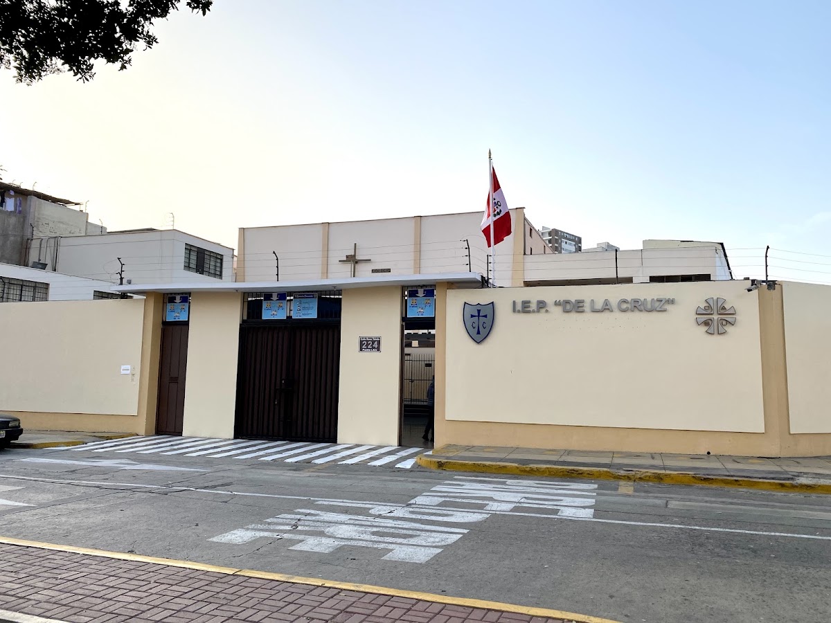 Private educational institution DE LA CRUZ