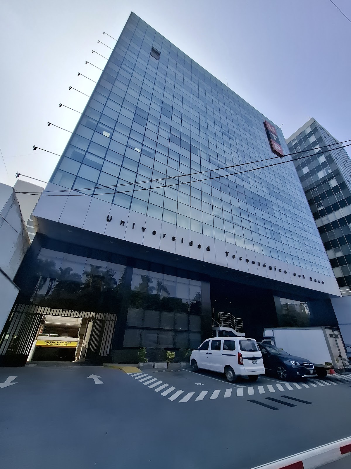 UTP (Universidad Tecnológica del Perú) - Facultad de Administración Y Negocios